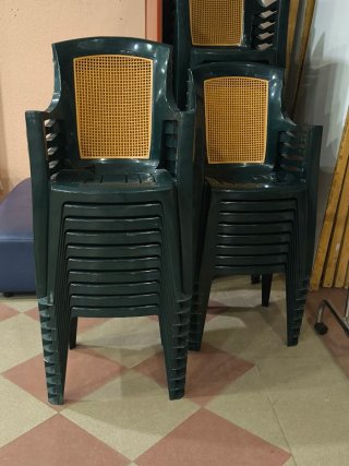 Sillas de exterior de plástico (lote 40)