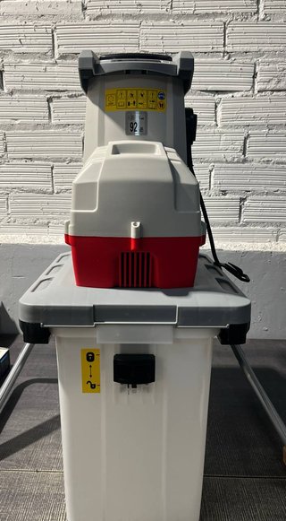 Trituradora eléctrica de jardín IKRA ILH 3000 A