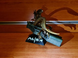 alien warrior sideshow statue