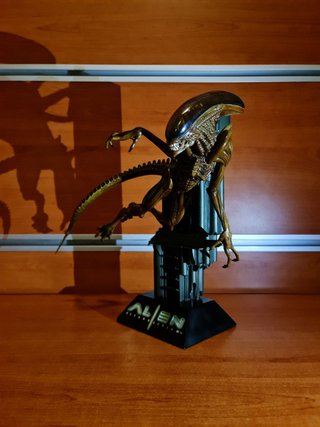 alien warrior sideshow statue