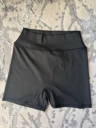 Alo Yoga Shorts Negros Mujer
