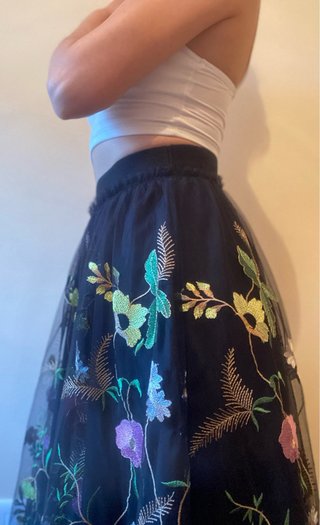 Falda larga H&M bordada flores