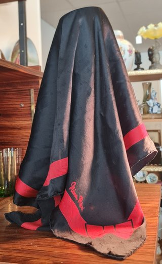 Pañuelo de seda Nina Ricci negro y rojo