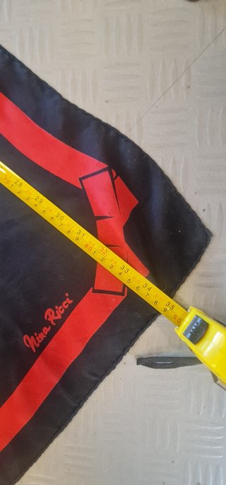 Pañuelo de seda Nina Ricci negro y rojo
