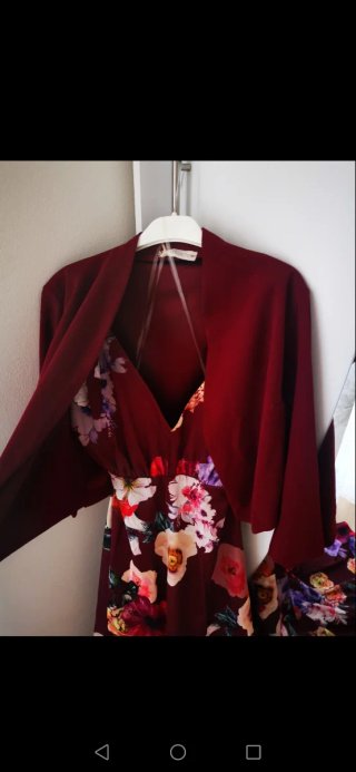 Vestido de ceremonia granate floral