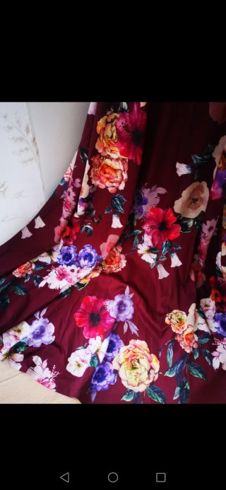 Vestido de ceremonia granate floral