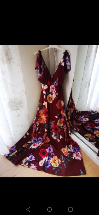 Vestido de ceremonia granate floral