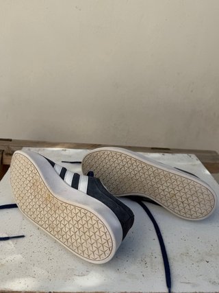 Adidas azul y blanco