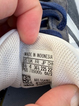 Adidas azul y blanco