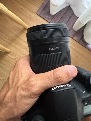 Canon EOS 60D + Lente 18-135mm + Mochila