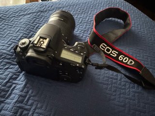 Canon EOS 60D + Lente 18-135mm + Mochila