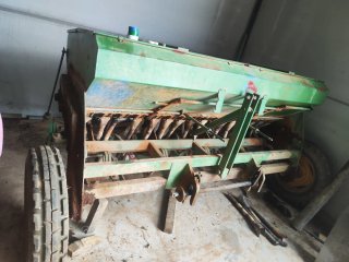 Sembradora agrícola verde se vendd x no usar