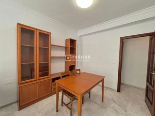 Piso en alquiler en Los Remedios en Sevilla