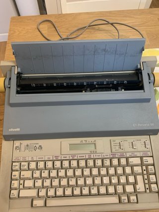 Máquina de escribir Olivetti ET Personal 56
