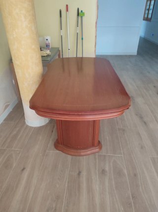 Mesa de comedor de madera maciza