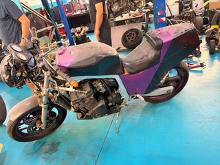 Suzuki GSXR 750 1985 - Para piezas o restaurar.