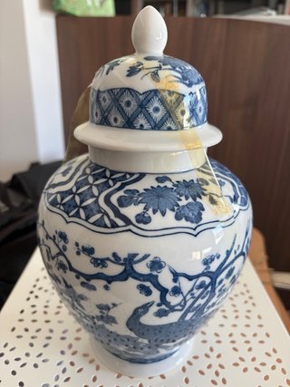 Jarrón japonés azul y blanco de porcelana