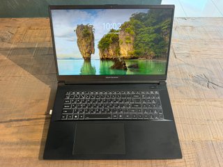 Dream Machines V17 Laptop Gaming