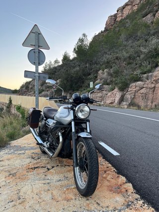 Moto Guzzi V7 Special 2021 Plata