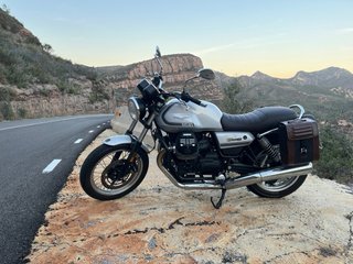 Moto Guzzi V7 Special 2021 Plata