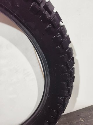 Neumático 2.50x15 nuevo