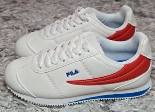 Zapatillas Fila Blancas y Rojas
