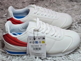 Zapatillas Fila Blancas y Rojas