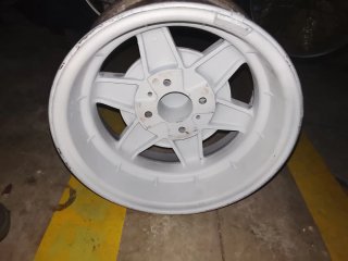 Vendo 5 llantas completas con su rosca y la llave.