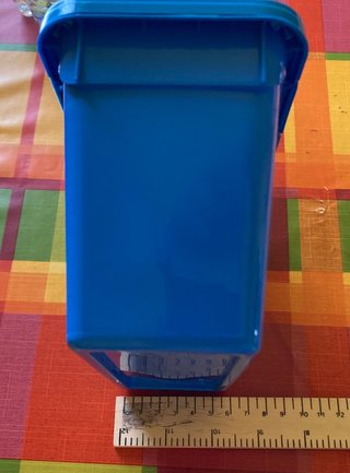 Valigetta blu in plastica con manico