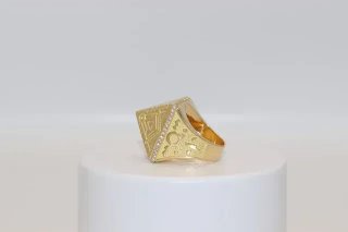 SELLO PIRAMIDE. Oro 18k.