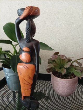 Figura africana tallada en madera