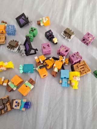 Figuras Minecraft Kinder Joy