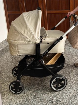 Cochecito y silla de paseo + plastico + sombrilla