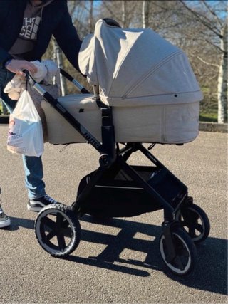 Cochecito y silla de paseo + plastico + sombrilla