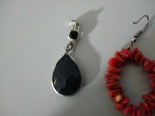 Pendientes antiguos coral, azabache y ojo de tigre