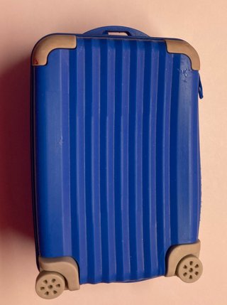 Valigetta in gomma blu con dettagli beige