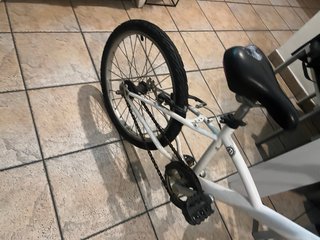 Bicicleta infantil blanca