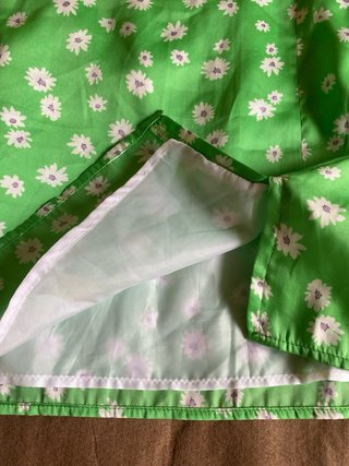 Falda Bershka verde estampado flores Talla S