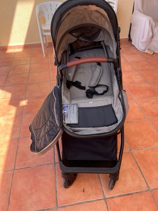 Carrito de bebé Kinderkraft con silla de coche