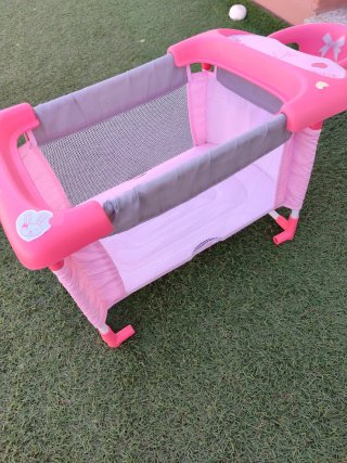 Parque cuna de muñecas rosa