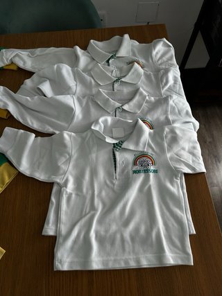 Uniforme Montessori Verde