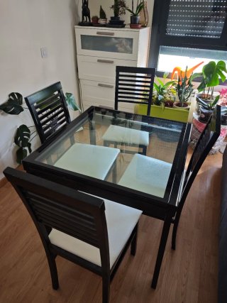 Mesa Comedor Cristal + 4 Sillas URGE POR MUDANZA