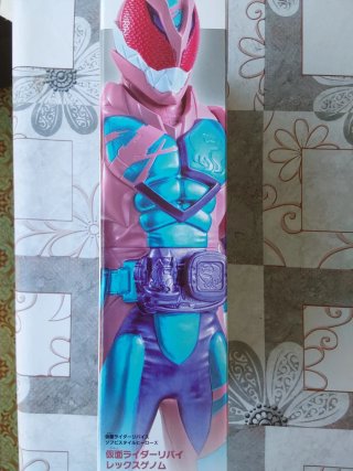Figura Kamen Rider Revice Rex Genome ultraman
