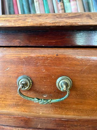 Comedor y vitrina de madera