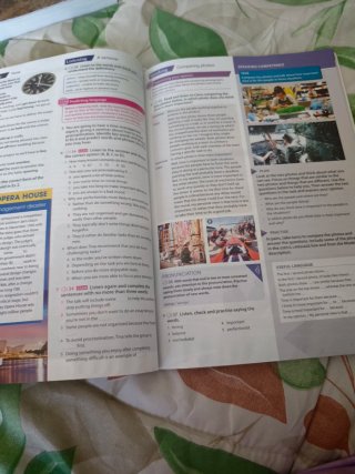 EXAM PROSPECTS 2 Student's book: libro de texto...