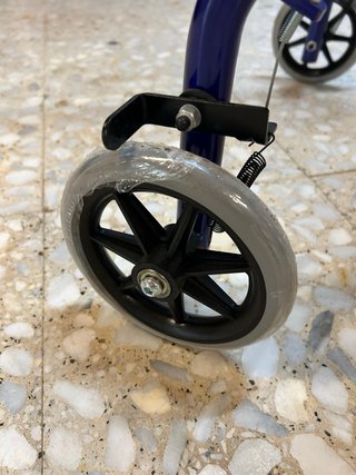 Andador NUEVO para mayores con asiento y frenos
