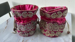 2 Bolsos Decorativos/Santos Fucsia Bordados