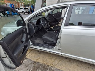 Toyota Avensis 1.8 VVT-i 129 CV