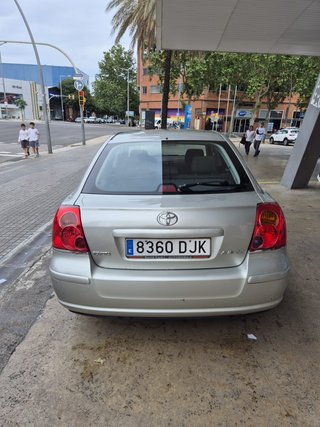Toyota Avensis 1.8 VVT-i 129 CV