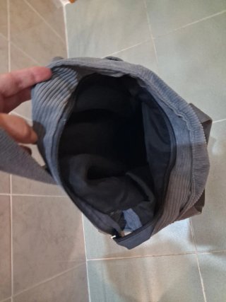 Bolso de hombro gris
